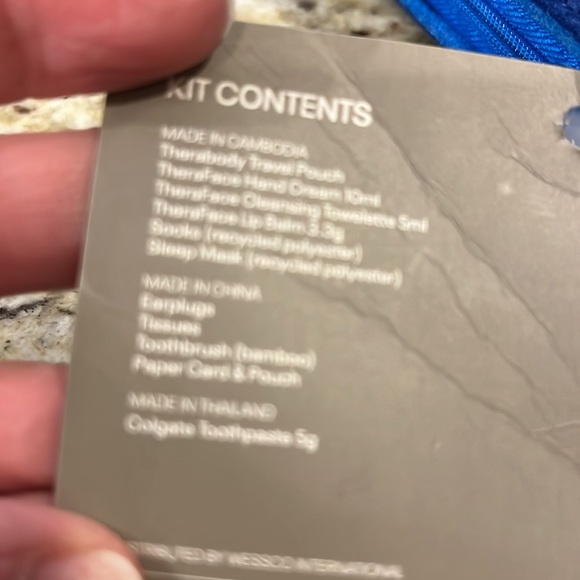 Therabody cross body travel kit and Therabody kit. - Picture 4 of 6